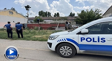 Erzurum'da polise bıçak çekip kaçtı! Bakın nerede yakalandı... 