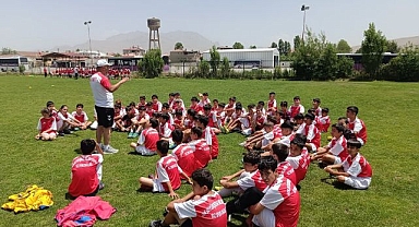 Futbol yaz spor okulu devam ediyor