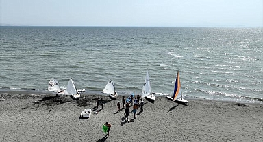 Geleceğin yelkencileri Van Gölü'nde yetişiyor
