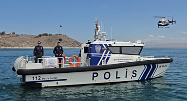 Havale geçiren bebeğin yardımına deniz polisleri koştu