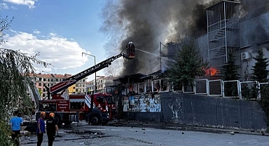 Hırdavat mağazasında çıkan yangına müdahale