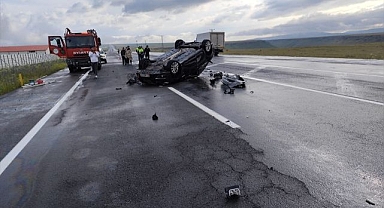 Kamyona çarpan araç takla attı