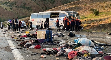 Katliam gibi kaza! Yolcu otobüsü devrildi...