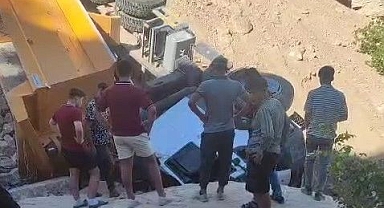 Kontrolden çıkan kamyon uçuruma düştü: 1 ölü