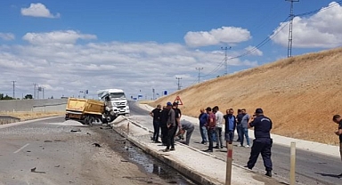 Kontrolden çıkınca tabelaya çarptı!