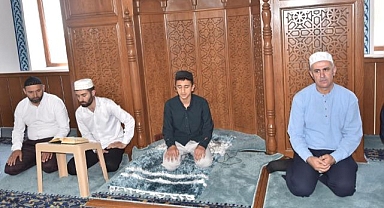 Kur'an-ı Kerim'i bir günde hatmetti