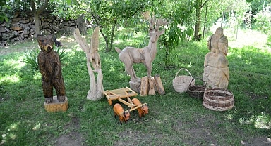 Kuruyan ağaçları sanat eserine dönüştürüyor