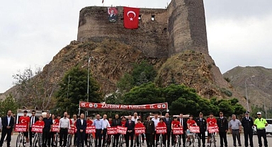 Milli irade temalı sloganlarla ilçe turu 