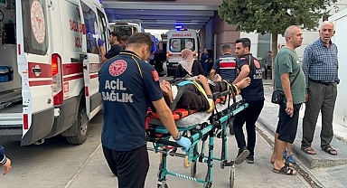 Motosiklet otomobille çarpıştı: 2 ağır yaralı