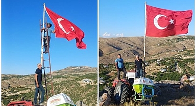 Muhtar zirvede Türk bayrağını dalgalandırdı