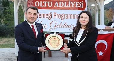 Oltu adliyesinde duygusal veda