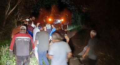 Oltu'da araç sel sularına kapıldı!