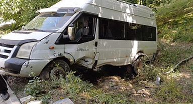 Ot biçmeye giden minibüs takla attı! 7 kişi yaralandı