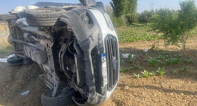 Otomobil ile kamyon çarpıştı: Sürücü yola savruldu