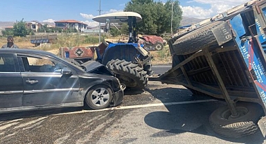 Otomobil traktör römorkuna çarptı: 2 yaralı