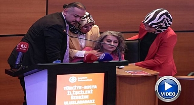 Panelde panik anları! Akademisyen fenalık geçirdi