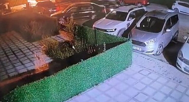 Park halindeki otomobile çarpıp kaçtı