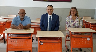 Rektör, 50 yıl sonra ilkokul sıralarına geri döndü