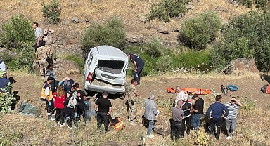 Şarampole devrilen araçtan sağ çıkamadı
