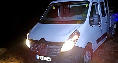 Sel ve heyelan nedeniyle araçlar mahsur kaldı