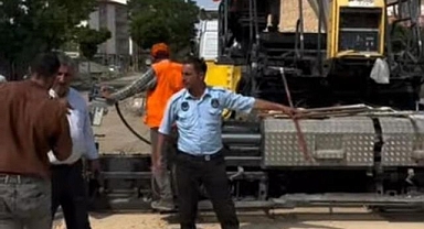 Sıcak asfalt çalışmaları sürüyor