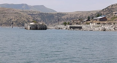 Sular çekilince tarihi köy yeniden ortaya çıktı