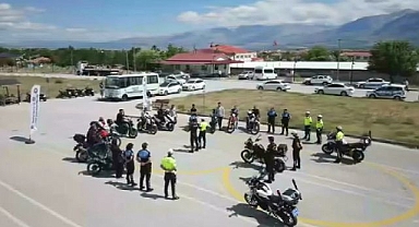 Sürücülerine güvenli sürüş eğitimi