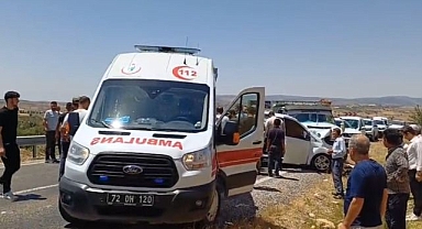 Ticari araçla pikap kafa kafaya çarpıştı!