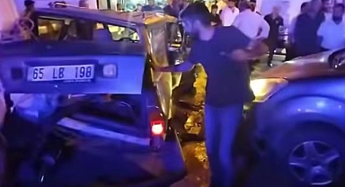 Üç araç birbirine girdi: 5 yaralı