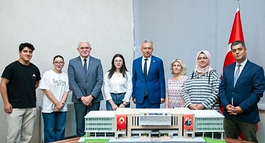 Üniversitenin maketini yaptılar