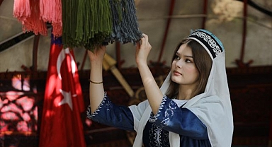 Yöresel şarkılarla Türkçelerini pekiştiriyorlar