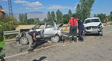 Zincirleme kazada ortalık savaş alanına döndü: 5 yaralı
