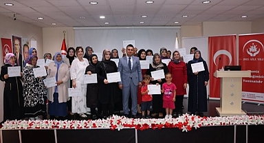 Aile eğitimi kursiyerlerine belge töreni