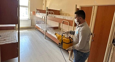 Belediyeden okullarda ilaçlama çalışması