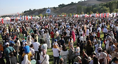 Binler Zaferin yıldönümüne akın etti