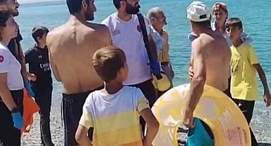 Boğulma tehlikesi geçiren baba ve oğulu balıkçılar kurtardı