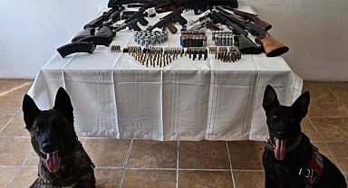 Çok sayıda silah ve mühimmat ele geçirildi