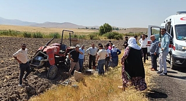 Devrilen traktörün altında kalan sürücünün acı sonu