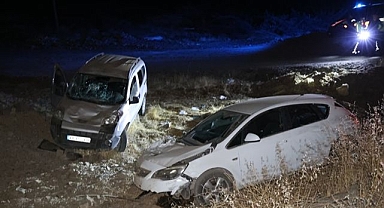 Hafif ticari araç ile otomobil çarpıştı! 4’ü ağır 9 kişi yaralı