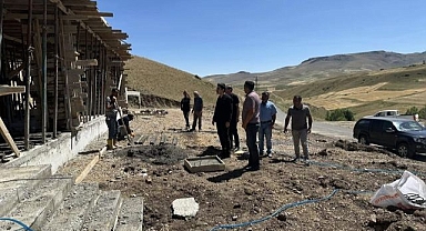 Hem köyleri tanıyor, hem sorunları çözüyor