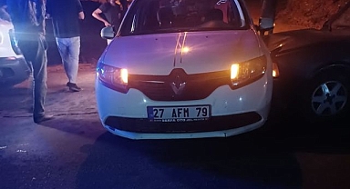 İki araç kafa kafaya çarpıştı: 2 yaralı