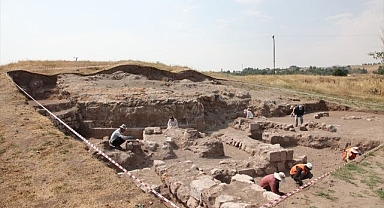 Kalede sikke ve seramikler ortaya çıkarıldı