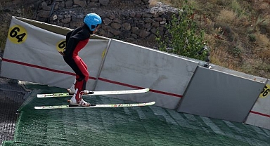 Kayakla atlama kulelerinde 