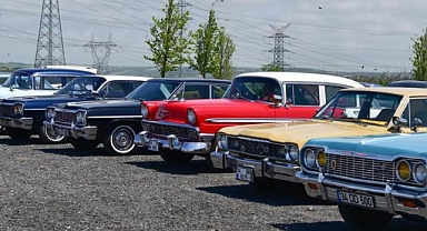 Klasik otomobil tutkunları Erzurum'da buluşuyor