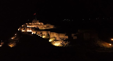 Köy sokakları modern aydınlatma ile buluştu