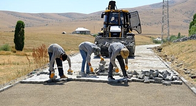 Köy yolları modern görünüme kavuşuyor