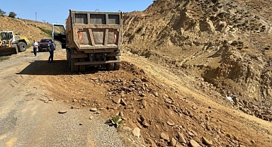Köy yollarında genişletme çalışmaları sürüyor