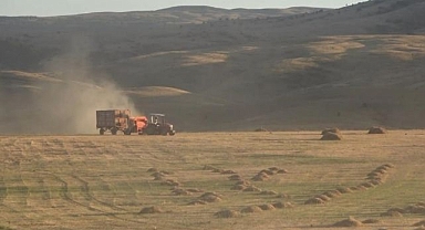 Köyde yüzlerce balya ot çalındı!