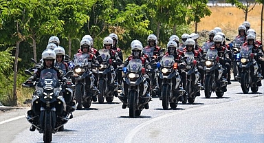 Demir atlılar vatandaşlara tur attırdı