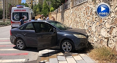 Otomobil duvara çarptı: 1 yaralı